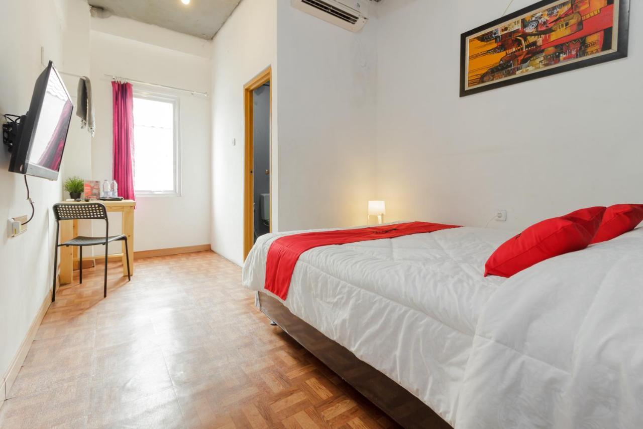 Reddoorz Syariah At Taman Bendungan Asahan Jakarta Ngoại thất bức ảnh