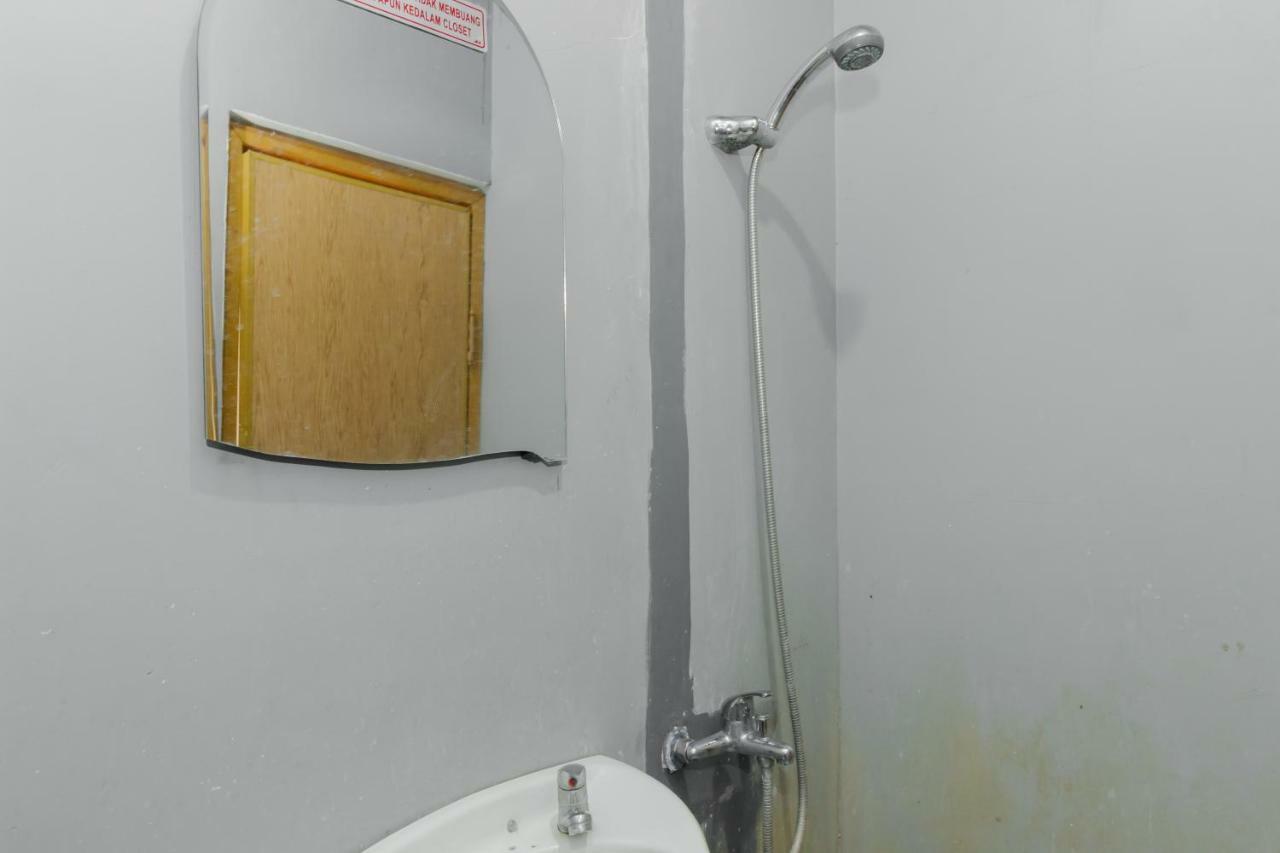 Reddoorz Syariah At Taman Bendungan Asahan Jakarta Ngoại thất bức ảnh